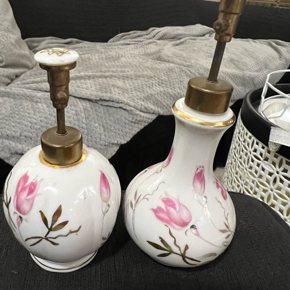 SET OF VINTAGE WALES MILK GLASS PERFUME BOTTLES WITH FLORAL PATTERN - Picture 8 of 8